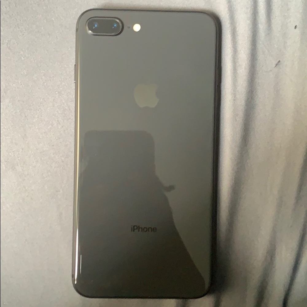 iPhone 8+ - Picture 2 of 2